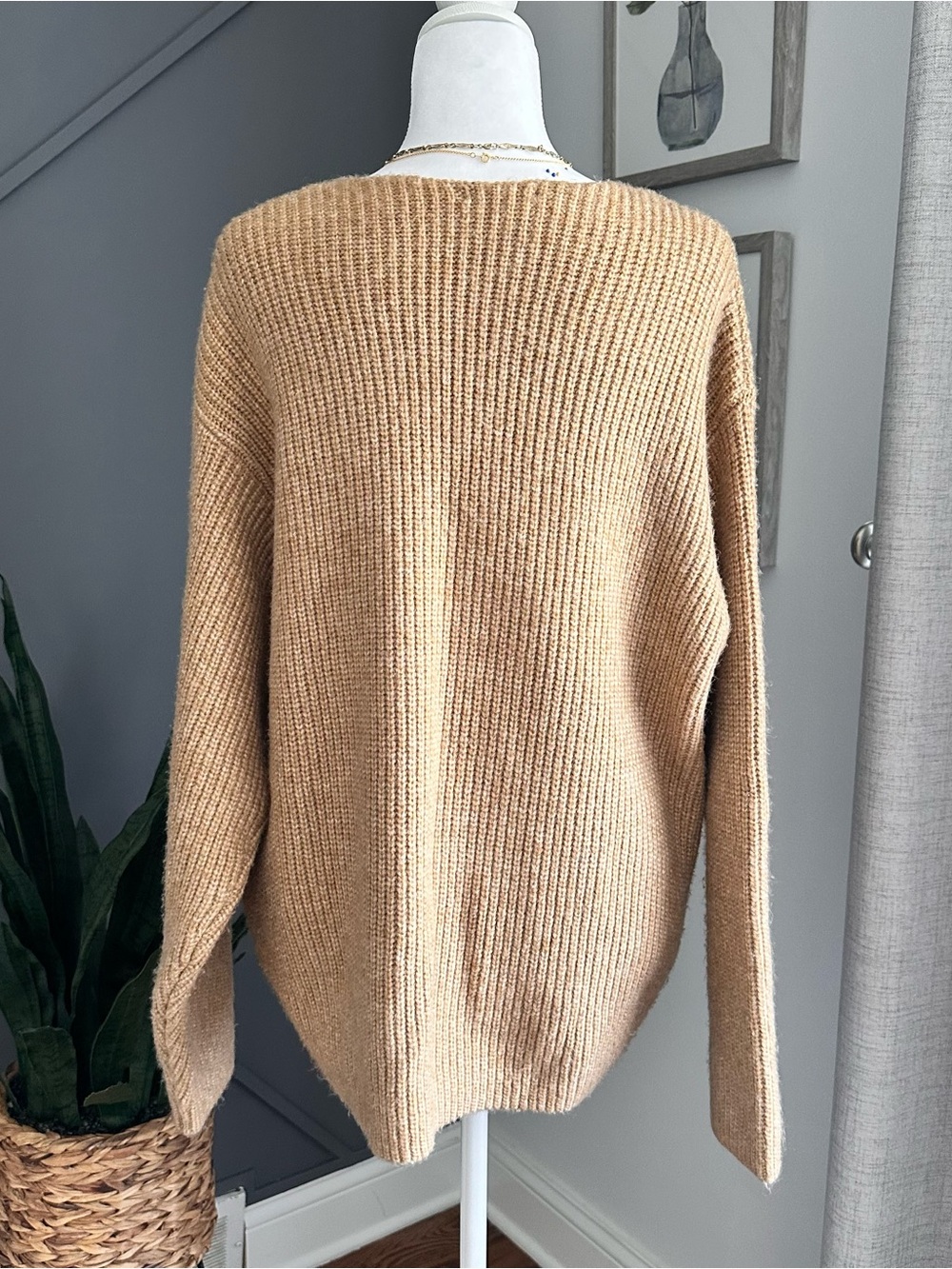 H&M Oversized V-Neck Ribbed Sweater in Camel - Picture 4 of 6